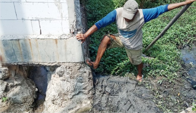 Limbah PTCF Diduga Cemari Irigasi