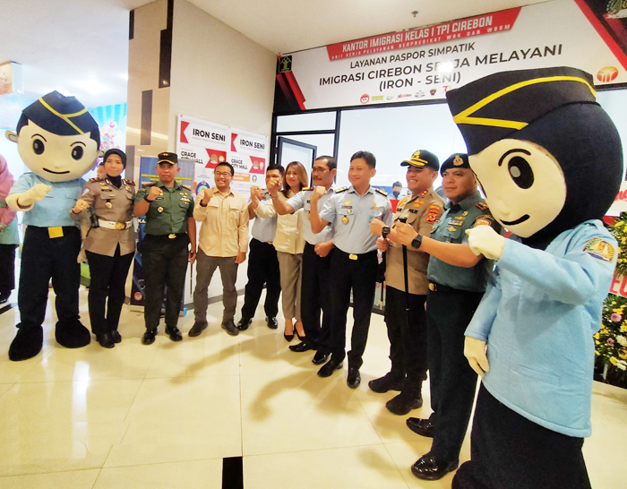 Bikin Terobosan Lagi, Kantor Imigrasi Cirebon Buka Program Iron Senja, Pelayanan Sore Hari di Ruang Publik