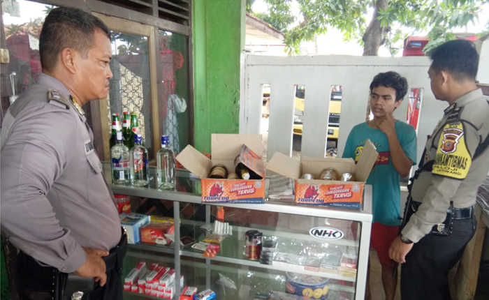 Polisi Sita Puluhan Botol Miras