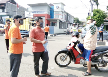KPU Majalengka Bagi-bagi Masker