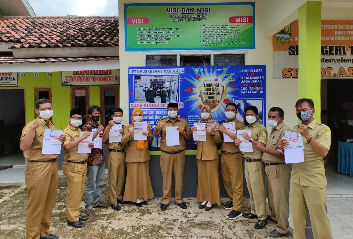 Pelayan Publik di Danawinangun Divaksin