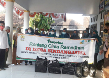 Pemdes Sindangjawa Cirebon Berbagi Rantang Cinta Ramadhan