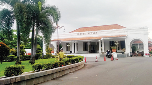 Tak Dapat Pendopo Kabupaten Cirebon, Gedung Negara pun Jadi