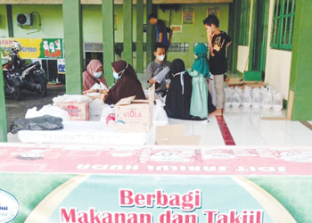 SD IT Sabilul Huda Kota Cirebon Bagi-bagi Takjil