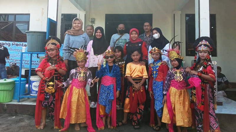 Astapada Lestarikan Tari Topeng