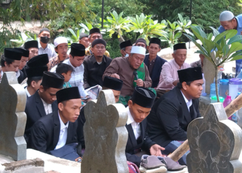 Sambut Ramadhan, Santri Kempek Ziarah Sesepuh Ponpes