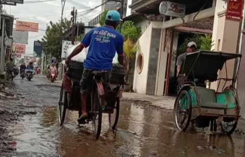 Jalan Rusak Berat di Kabupaten Cirebon Bertambah