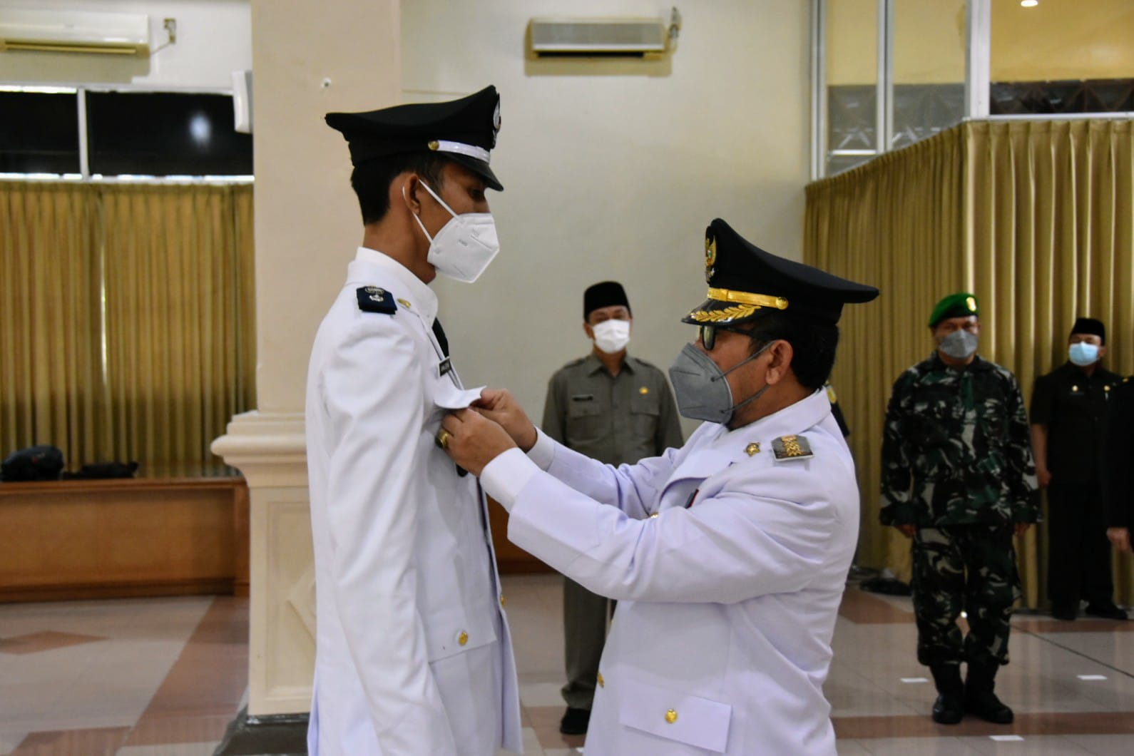 Sudah Dilantik Bupati Cirebon, Tugas Berat Menanti Kuwu PAW Gumulunglebak