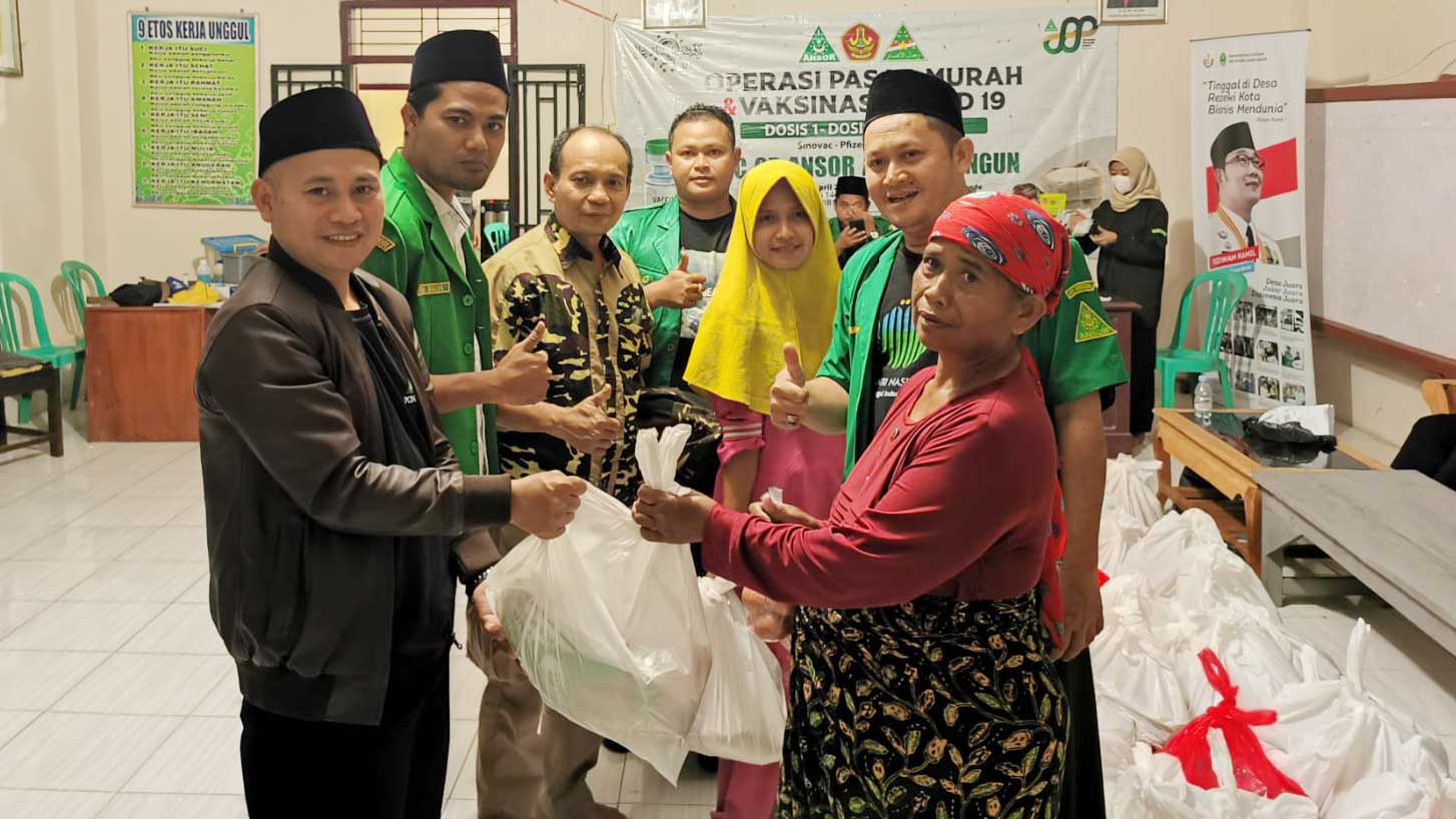 Urunan Terkumpul Rp30 Juta, PAC GP Ansor Arjawinangun Jual Paket Sembako Murah