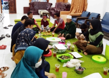 Pemdes Megu Gede Bagikan 300 Takjil