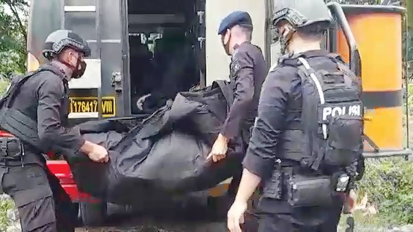 Gegana Polda Jabar Musnahkan Belasan Mortir Aktif yang Ditemukan Nelayan Bondet