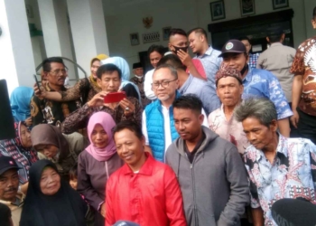 MENTRI PERDAGANGAN, Zulkifli Hasan bersama rombongan dan para kuwu serta para petani bawang,
