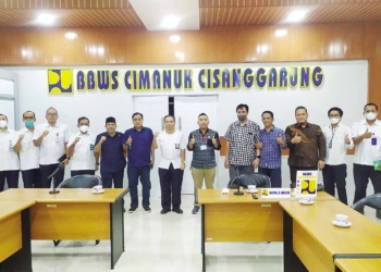 KakianRombongan Komisi III DPRD Kab. Cirebon saat mendatangi kantor BBWSCC menagih komitmen penanganan masalah banjir di Kabupaten Cirebon