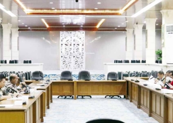 Rapat-Pansus-Raperda-tentang-Penyelenggaraan-Cirebon-Satu-Data-dengan-Tim-Asistensi-Pemkot-Cirebon-di-ruang-utama-Griya-Sawala-gedung-DPRD