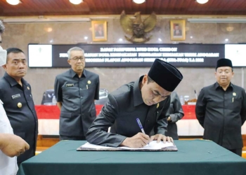 ketua-dprd-kota-cirebon-ruri-lesmana