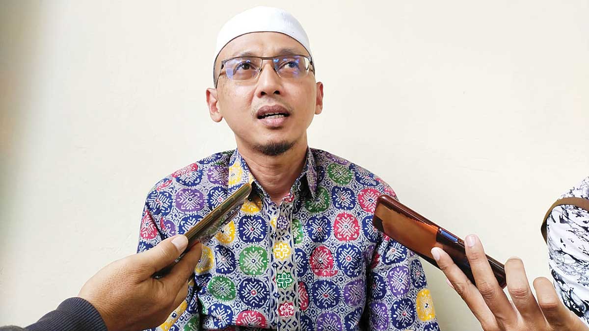 Ketua-DPRD-Kabupaten-Cirebon-Luthfi