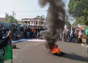 Mahasiswa-Demo-Tolak-Kenaikan-Harga-BBM