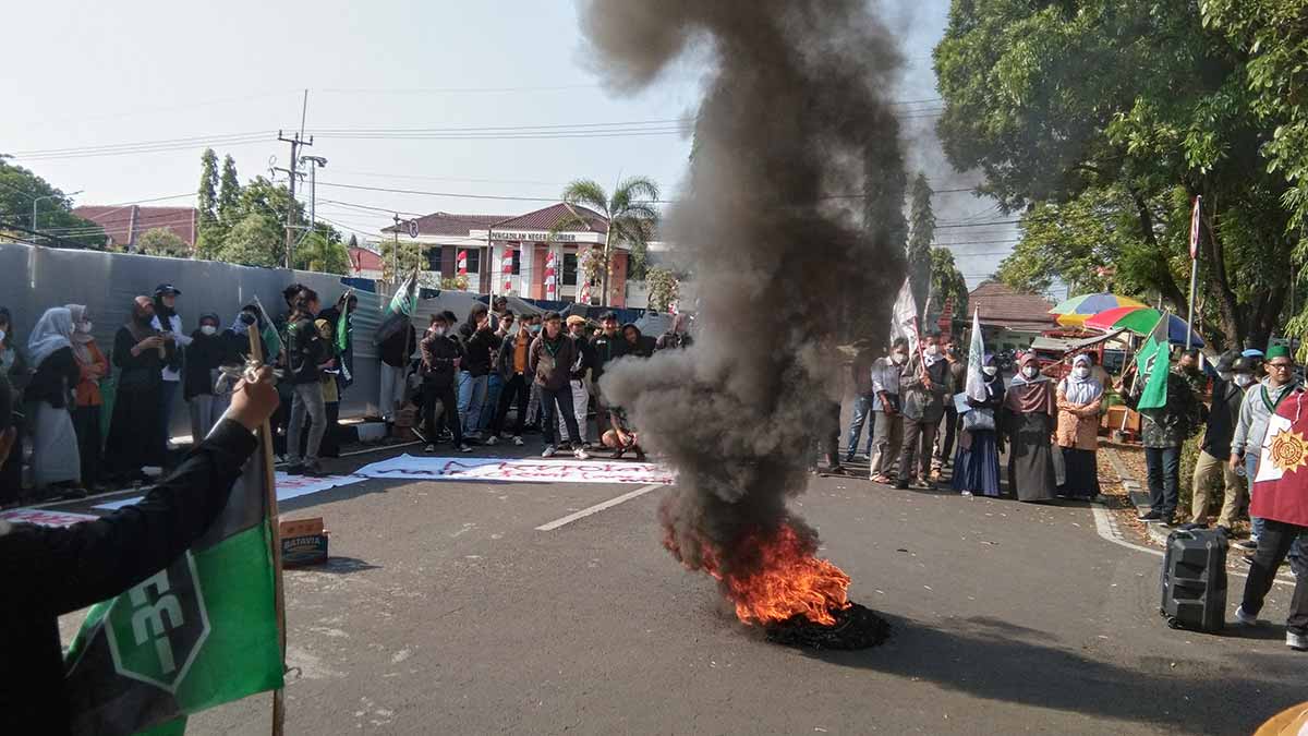 Mahasiswa-Demo-Tolak-Kenaikan-Harga-BBM