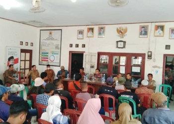 Warga-Geruduk-Kantor-Desa-Tolak-Pamsimas