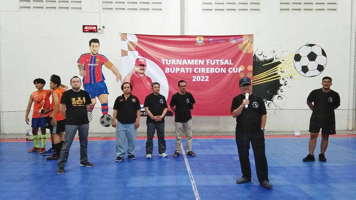 bupati-cirebon-memberikan-sambutan-pada-kegiatan-turnamen-futsal-antar-media
