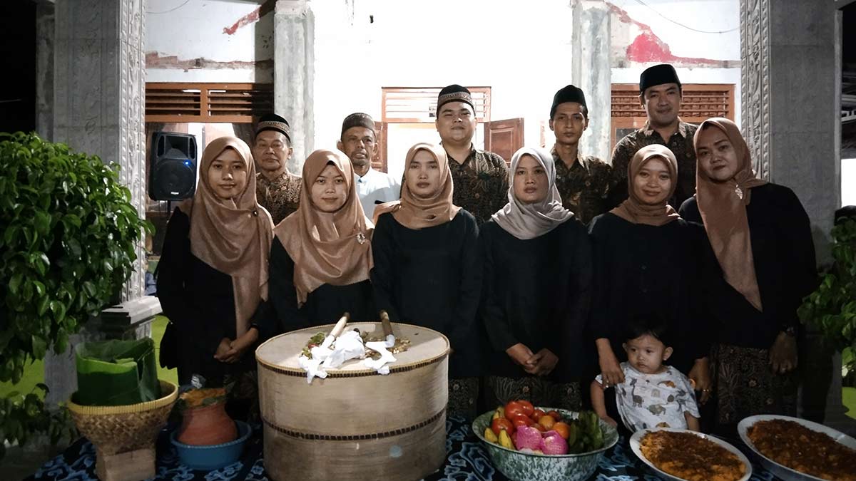 Desa-Megu-Gede-Lestarikan-Adat-Panjang-Jimat