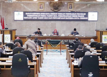 Rapat-paripurna-DPRD-Kota-Cirebon