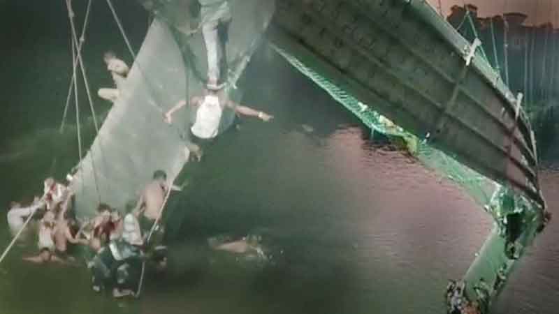 Jembatan Berusia 1 Abad Ambruk, 132 Tewas Hanyut Tenggelam