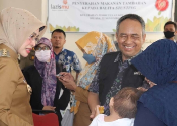 Lazismu Bantu Balita Stunting, Serahkan Bantuan Makanam Tambahan
