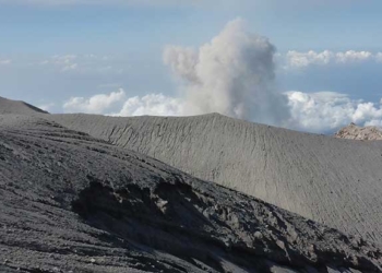 Sumatera Diguncang Gempa, Gunung Semeru Meletus, Jawa Timur Panik