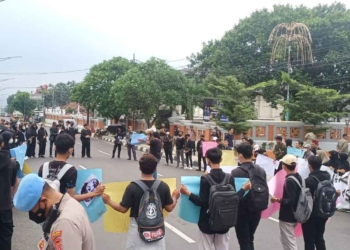 Mahasiswa Majalengka Tolak Pengesahan KUHP, Jalan Utama Ditutup