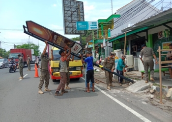 Papan Reklame Tak Berizin Ditertibkan, Vendor Terancam Sanksi Administrasi Sampai Rp 50 Juta