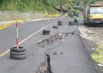 HATI-HATI! Jalan Raya Ciamis-Cirebon Ambles, Lokasinya Dekat Tikungan dan Tebing Curam