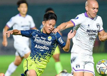 Persib Bandung Dapat Berkah dari Gol Bunuh Diri Pemain Persita, Tempel Ketat Persija