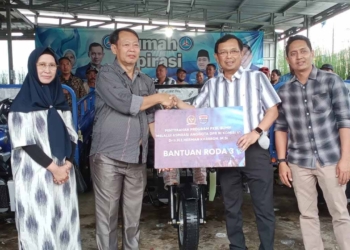 Herman Khaeron Serap Aspirasi dan Serahkan Bantuan Motor Roda Tiga