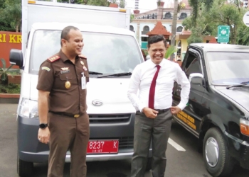 Kembalikan Kijang Lama ke Pemkab Cirebon, Kejari Sumber Diberi Mobil Boks Pinjam Pakai