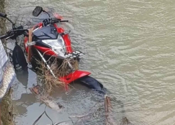 Seorang Warga Terseret Arus Bersama Sepeda Motornya karena Nekad Terabas Banjir Bandang di Grobogan, Ditemukan Tewas di Bawah Jembatan