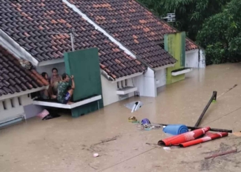 Kakek 60 Tahun Meninggal Dunia Terjebak Dalam Kamar Saat Banjir Bandang Menerjang Perumahan di Tembalang Semarang