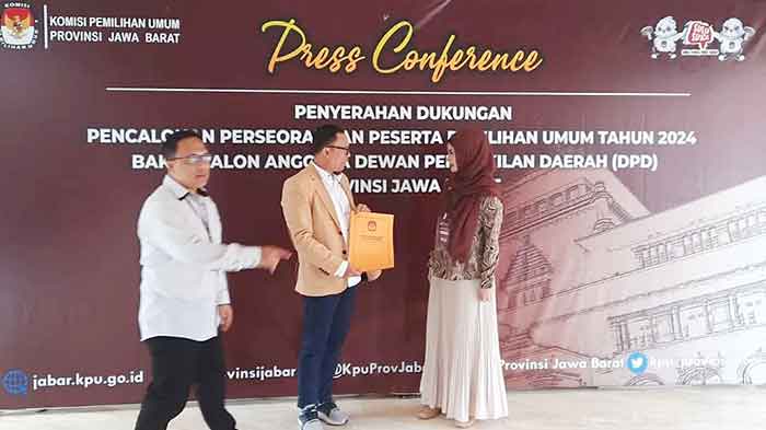 Maju Calonkan DPD, Komeng dan Jihan Fahira Raih Dukungan Warga Cirebon, KPU Kabupaten Cirebon Bakal Verifikasi