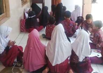 Rehab SDN 1 Gunungsari Tak Terkover APBD 2023, Sudah 5 Tahun Belajar di Lantai, KBM Sekolah di Cirebon Ini akan Dititipkan ke MI