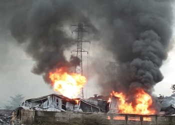 17 Jam Api Masih Ngamuk Bakar Pabrik Kasur di Cirebon, Damkar Kerahkan 25 Armada, 240 Karyawan Terancam Kehilangan Pekerjaan