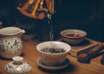 Tradisi Warga Tionghoa, Jamuan Minum Teh Simbol Penghormatan dan Kesetiaan, Sayang Kini Mulai Hilang