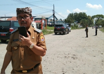 Tinjau Ruas Jalan Nyi Gede Cangkring Cirebon Rusak, Bupati Telepon Kepala DPUTR Instruksikan agar Segera Diperbaiki