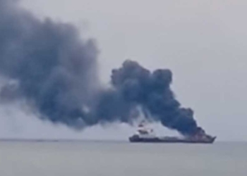 Kebakaran Kapal Tanker Pertamina Pengangkut BBM Pertalite Padam, Pasang Oil Boom Antisipasi Ceceran Minyak