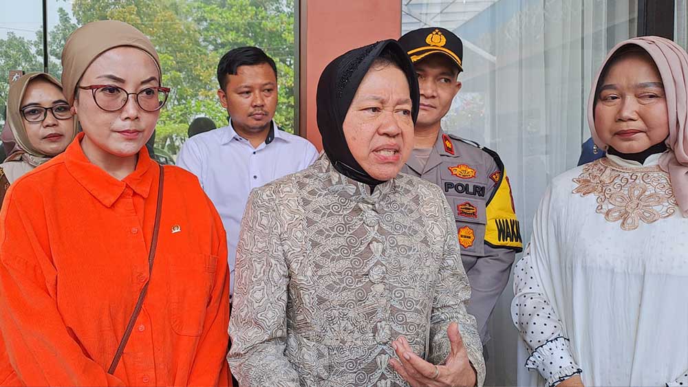 Mensos Risma Temui 11 Korban Pencabulan di Cirebon oleh Oknum Guru Ngaji dan Berikan Trauma Healing