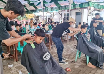 2 Ribu Santri Pesantren Gedongan Cirebon Dicukur Massal
