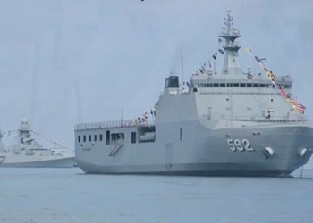 Ribuan Pemudik Arus Balik Diangkut Kapal Perang