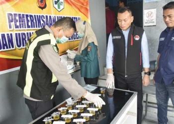 Puluhan Sopir Bus Dites Urine