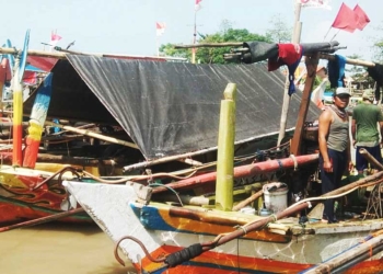 Ribuan Warga Indramayu Balik ke Jakarta dan Banten Gunakan Perahu Nelayan