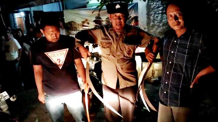 Petugas Gagalkan Perang Sarung di Cirebon, Ditemukan 5 Senjata Tajam, Remaja 15 Tahun Diamankan