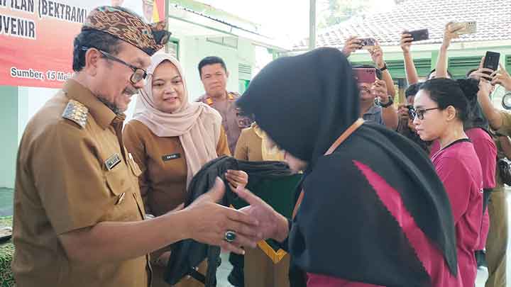 Pemkab Cirebon Dorong Warga Miliki Bekal Keterampilan